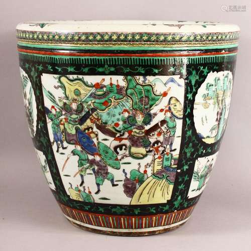 A LARGE CHINESE FAMILLE VERTE PORCELAIN JARDINIERE / FISH BO...