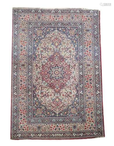 TAPIS KERMAN PERSIE DU SUD-EST, C.1920 avec un cartouche de ...