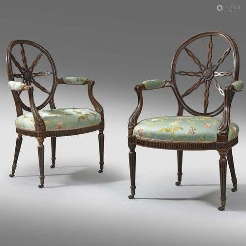 UNE PAIRE DE FAUTEUILS OUVERTS EN ACAJOU DE STYLE GEORGE III...