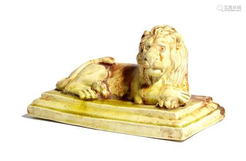 MODÈLE DE POTERIE EN PAILLETTES D'UN LION RECUMULANT FIN DU ...