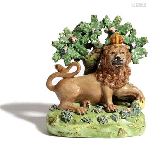 FIGURE EN POTERIE DE PEARLWARE DU STAFFORDSHIRE DU LION ANGL...