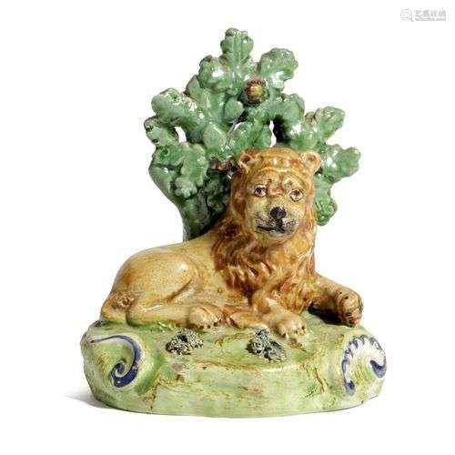 LION EN POTERIE DE STAFFORDSHIRE PEARLWARE DE JOHN WALTON, v...