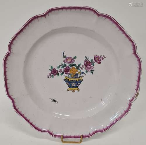 NIDERVILLER, Assiette en faïence, décor au mobilier chinois,...