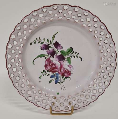 NIEDERVILLER, Petite assiette en faïence, décor bouquet de f...