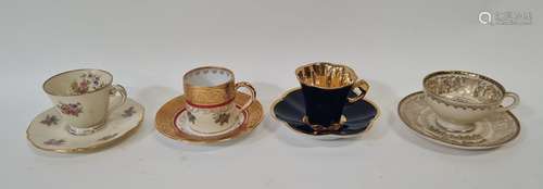 LIMOGES, Lot de 3 tasses et soucoupes en porcelaine. On join...