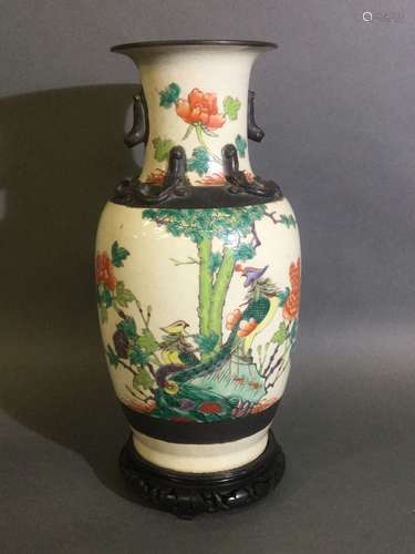 CHINE, vase NANKIN à décor sur fond craquelé d'un couple de ...