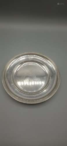 PARIS 1798-1809 Assiette en argent bordée d'une frise de pal...