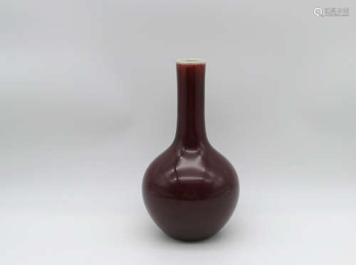 清乾隆 霁红釉小天球瓶