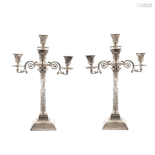 Coppia di candelabri in argento