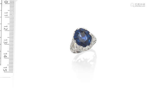 BELLE ÉPOQUE SAPPHIRE AND DIAMOND RING, CIRCA 1915