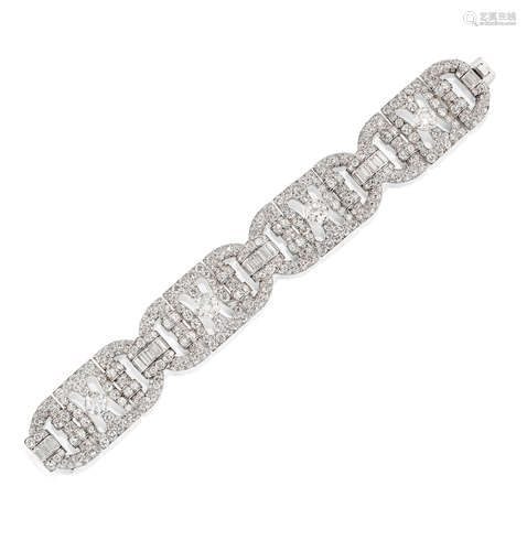 ART DECO DIAMOND BRACELET, CIRCA 1930