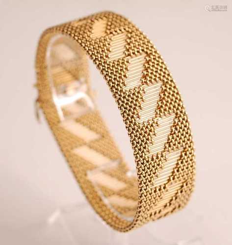 A yellow metal interwoven meshlink bracelet, having 18 diago...