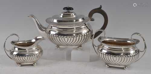 An Edwardian silver three-piece tea set, comprising teapot, ...