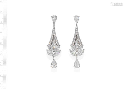 GRAFF: PAIR OF DIAMOND PENDENT EARRINGS