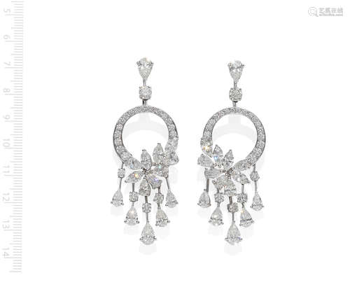 GRAFF: PAIR OF DIAMOND PENDENT EARRINGS