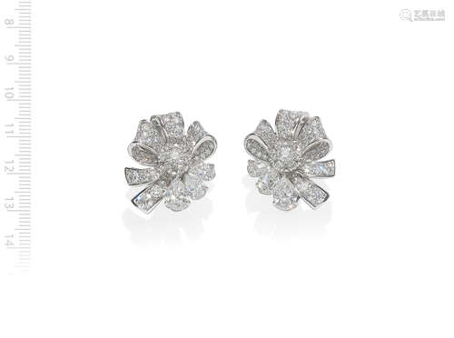 GRAFF: PAIR OF DIAMOND EARRINGS