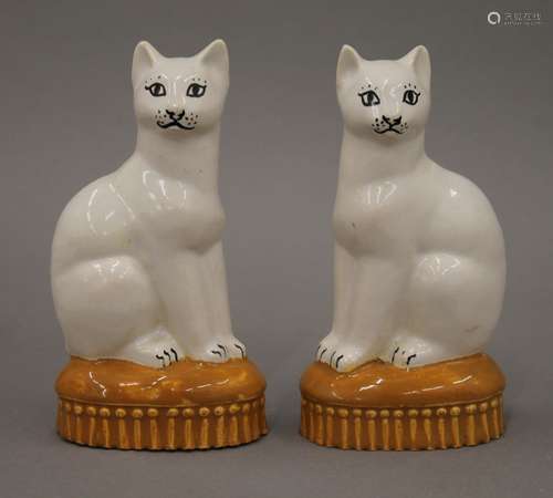 A pair of porcelain models of cats. Each 14 cm high.