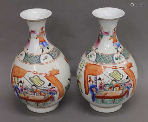 A pair of Chinese porcelain vases decorated with figures. 38...