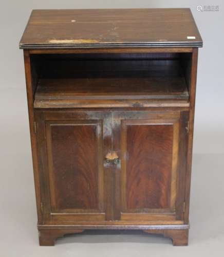 A mahogany side cabinet. 55.5 cm wide.