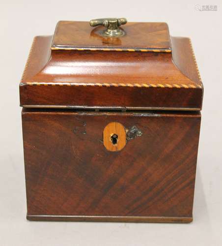 A small George III mahogany tea caddy. 12.5 cm wide.