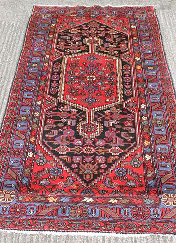 A Persian Hamadan wool rug. 276 x 150 cm.