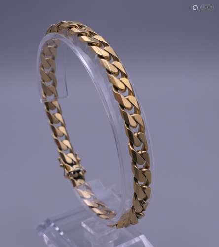 An 18 ct gold link bracelet. 21 cm long. 39.2 grammes.