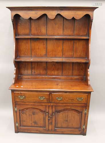 A modern oak dresser. 120 cm wide.