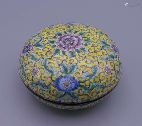 A Canton yellow enamel round box. 8 cm diameter.