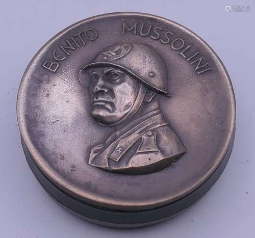 A Benito Mussolini snuff box. 7.5 cm diameter.