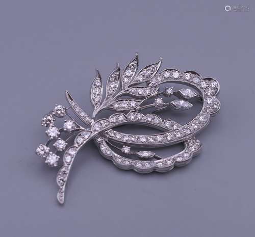 An 18 ct gold diamond spray brooch. 5 cm wide. 16.5 grammes ...