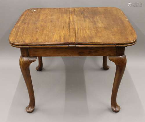 An early 20th century mahogany dining table with unusual ext...