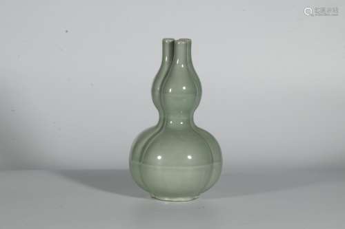 chinese celadon porcelain three-joint vase