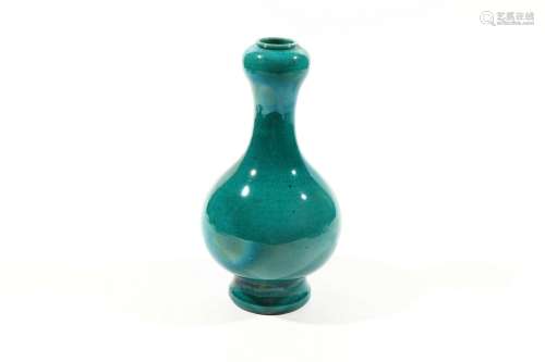 chinese peacock blue glazed porcelain garlic-head vase