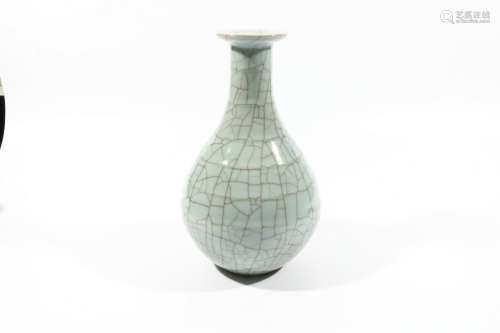 chinese guan-type glazed porcelain vase