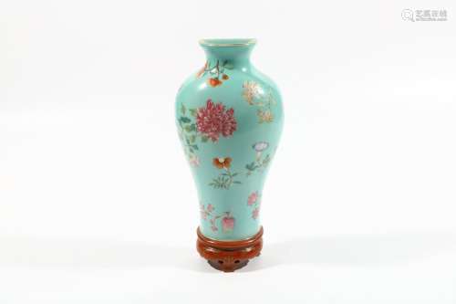 chinese green-ground porcelain wall vase