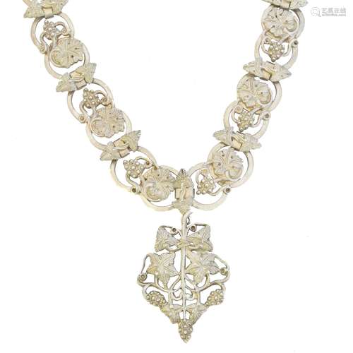 A late Victorian white metal chain,