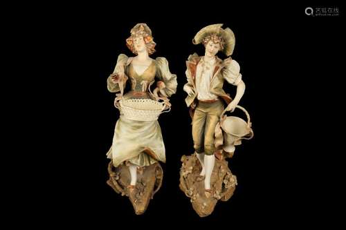 A PAIR OF LATE 19TH / EARLY 20TH CENTURY VIENNESE PORCELAIN ...