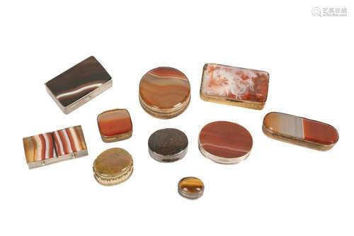 A COLLECTION OF TEN 19TH CENTURY AND LATER AGATE AND METAL M...