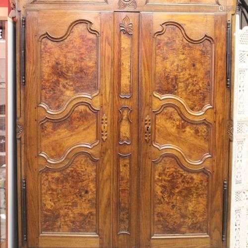 Armoire en bois naturel. XIXème.