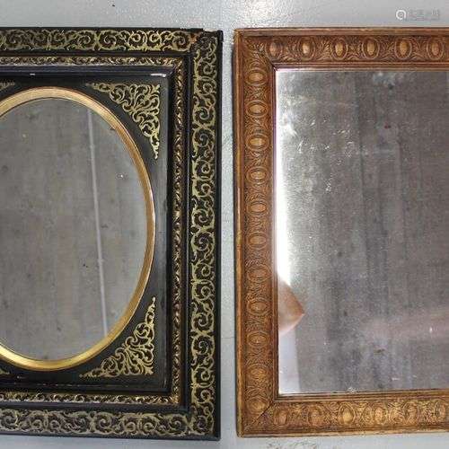 Miroir à fronton de style Renaissance. H : 58 cm. Joint 2 au...