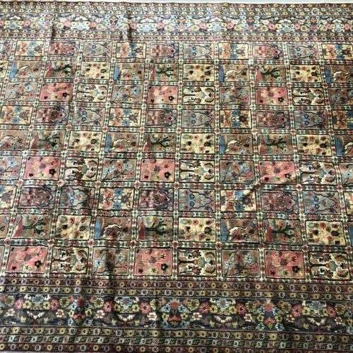 Tapis Pakistan en laine et soie. 342 x 245 cm.