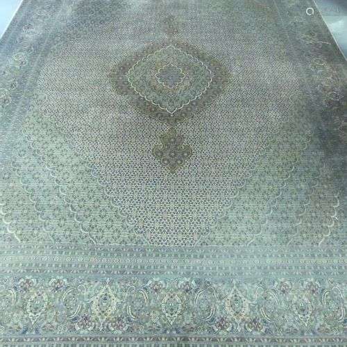 Tapis d'orient tabriz en laine et soie. 408 x 305 cm.