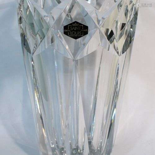 Saint-Louis. Vase en cristal. Signé. H. 25 cm.