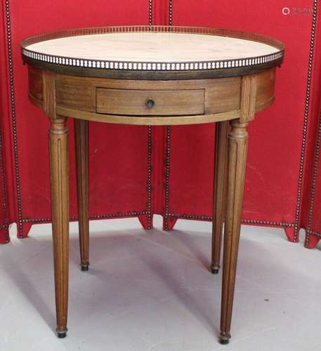 Table bouillotte de style Louis XVI.