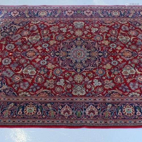 Tapis keshan d'orient en laine. 183 x 122 cm.