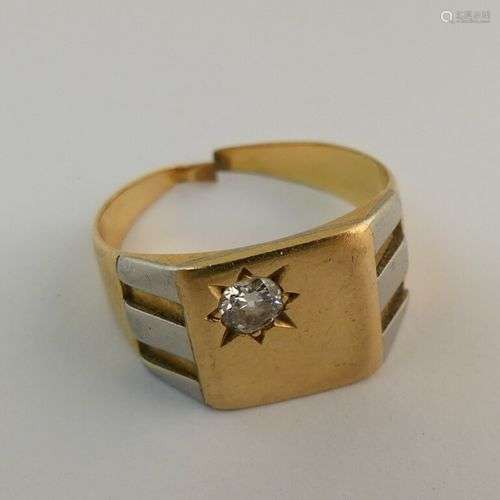 Chevalière en or jaune ornée d'un diamant de 0.25 carat env....