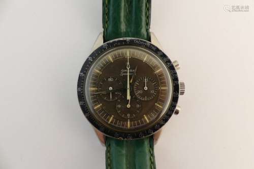 Omega Speedmaster. Chronographe en acier. Cadran noir 2 lign...