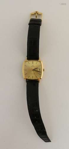 OMEGA. Montre en or jaune. Boitier coussin. Guichet dateur à...