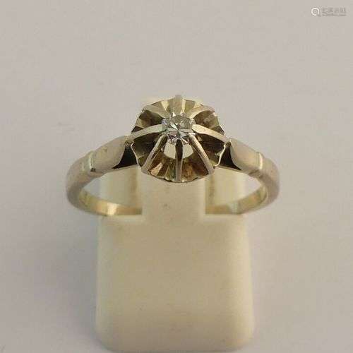 Bague en or blanc ornée d'un petit diamant. TDD. 55. PB. 2.7...