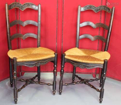 4 chaises en bois naturel de style provençal. Assise paillée...